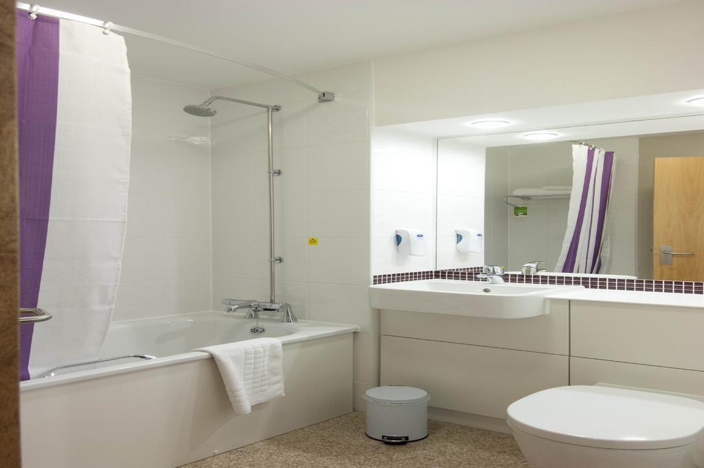Premier Inn Falkirk Central Camelon Esterno foto
